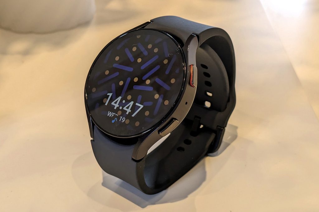 Health and Connectivity Redefined: Samsung Galaxy Watch 6 Black in Focus